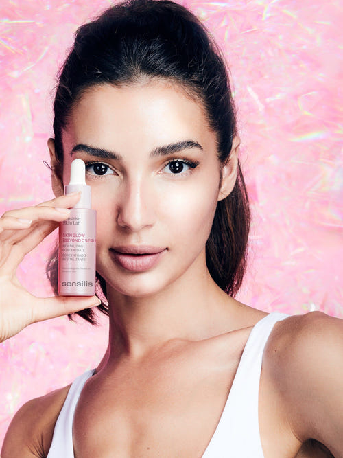 Skin Glow Beyond C Serum 30 ML en uso