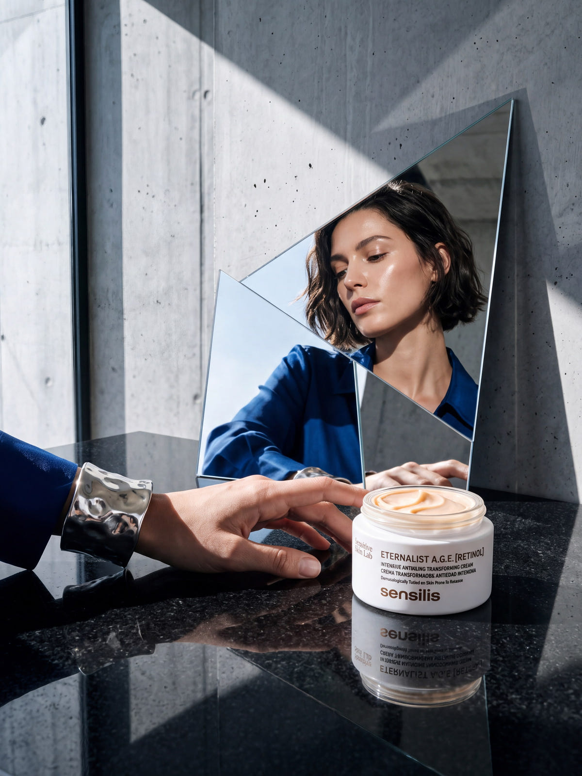 SSS Crema Retinol Eternalist A.G.E. 50 ML en uso
